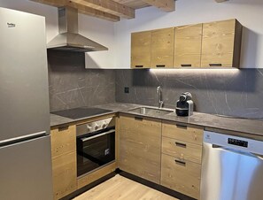 冷蔵庫、電子レンジ、オーブン、食器洗い機