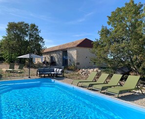 Outdoor pool, a heated pool - la Grange du Landorre (Villesèque)