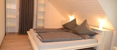 3 habitaciones, cuna de viaje, wifi gratis y ropa de cama