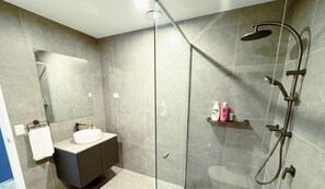 Bathroom - Lavish in Lyneham - 2BD 1BTH Apt (Lyneham)