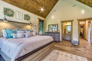 4 chambres, bureau, fer et planche à repasser, lit parapluie