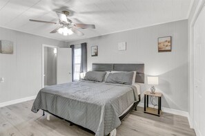 4 habitaciones, tabla de planchar con plancha y cuna de viaje 