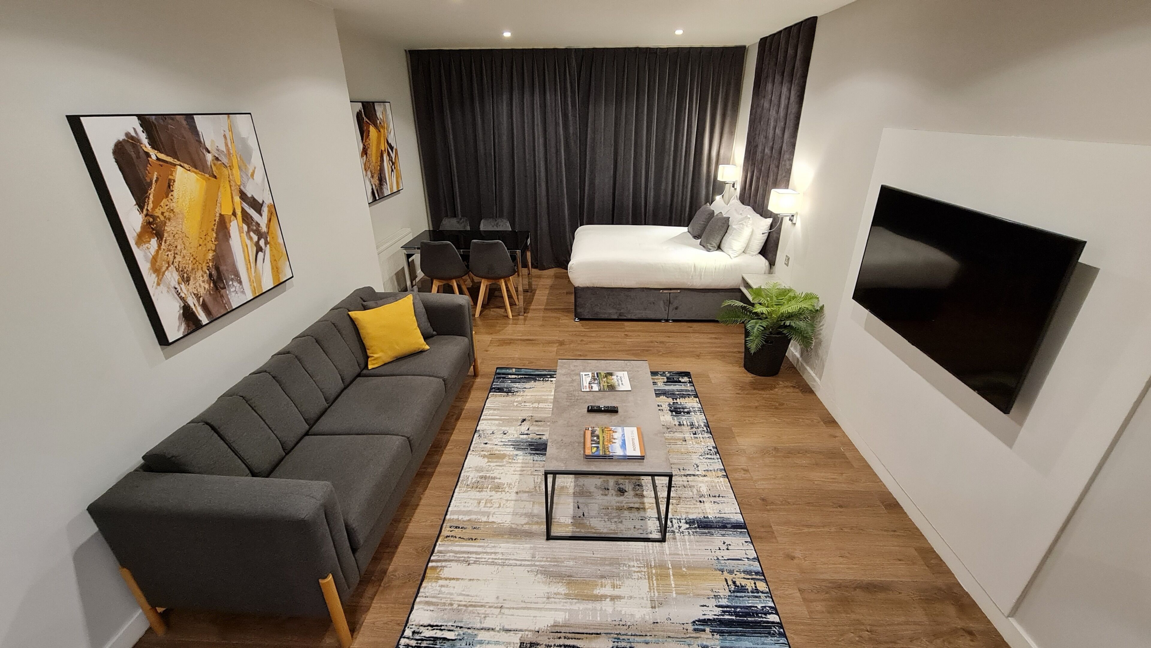 Apartemen Eksekutif, 1 kamar tidur, Bebas Asap Rokok, dapur | Area keluarga | TV layar datar