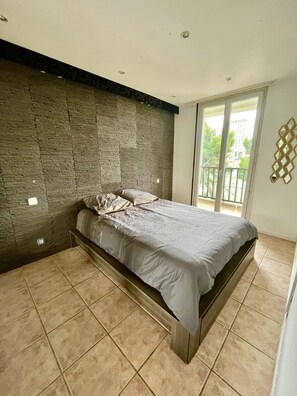 2 bedrooms, desk, iron/ironing board, free WiFi - Superbe apt Chic and Luxury vue sur les Collines de Marcel Pagnol Rental car (Marseille)