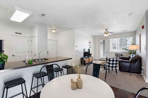 20% off for long stay, Hot Tub, pets allowed