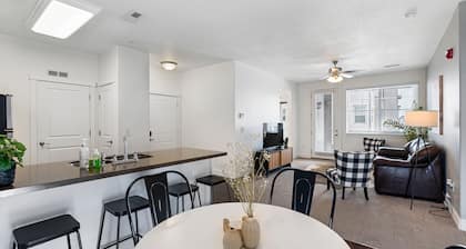 20% off for long stay, Hot Tub, pets allowed