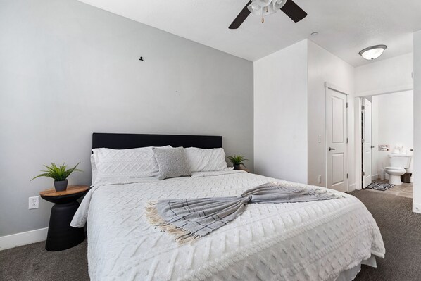 2 bedrooms, desk, iron/ironing board, free WiFi