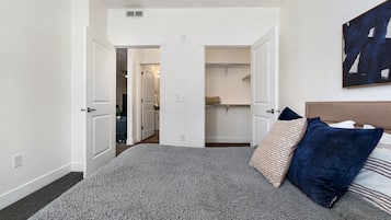 2 bedrooms, desk, iron/ironing board, free WiFi