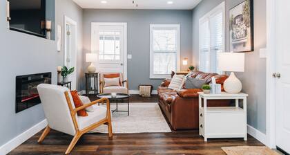 Mid Century 1/4 mile to Downtown Main Street - breweries, coffee, dining, shops