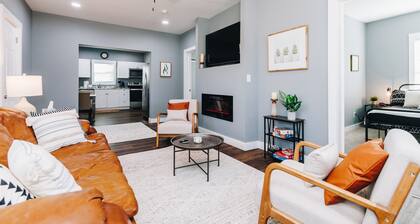 Mid Century 1/4 mile to Downtown Main Street - breweries, coffee, dining, shops
