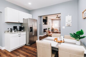 Interior - Mid Century 1/4 mile to Downtown Main Street - breweries, coffee, dining, shops (Monroe)