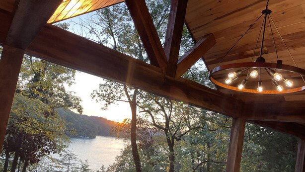 A wooden cabin with a view of a lake and forest. - Sunset Lake Cottage at Mammoth Cave (Mammoth Cave)