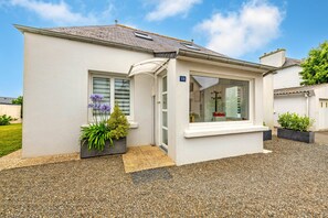 Exterior - Holiday Home 'Maison 4 Pers 5kms De La Plage' with Private Terrace and Private Garden (Plouider)