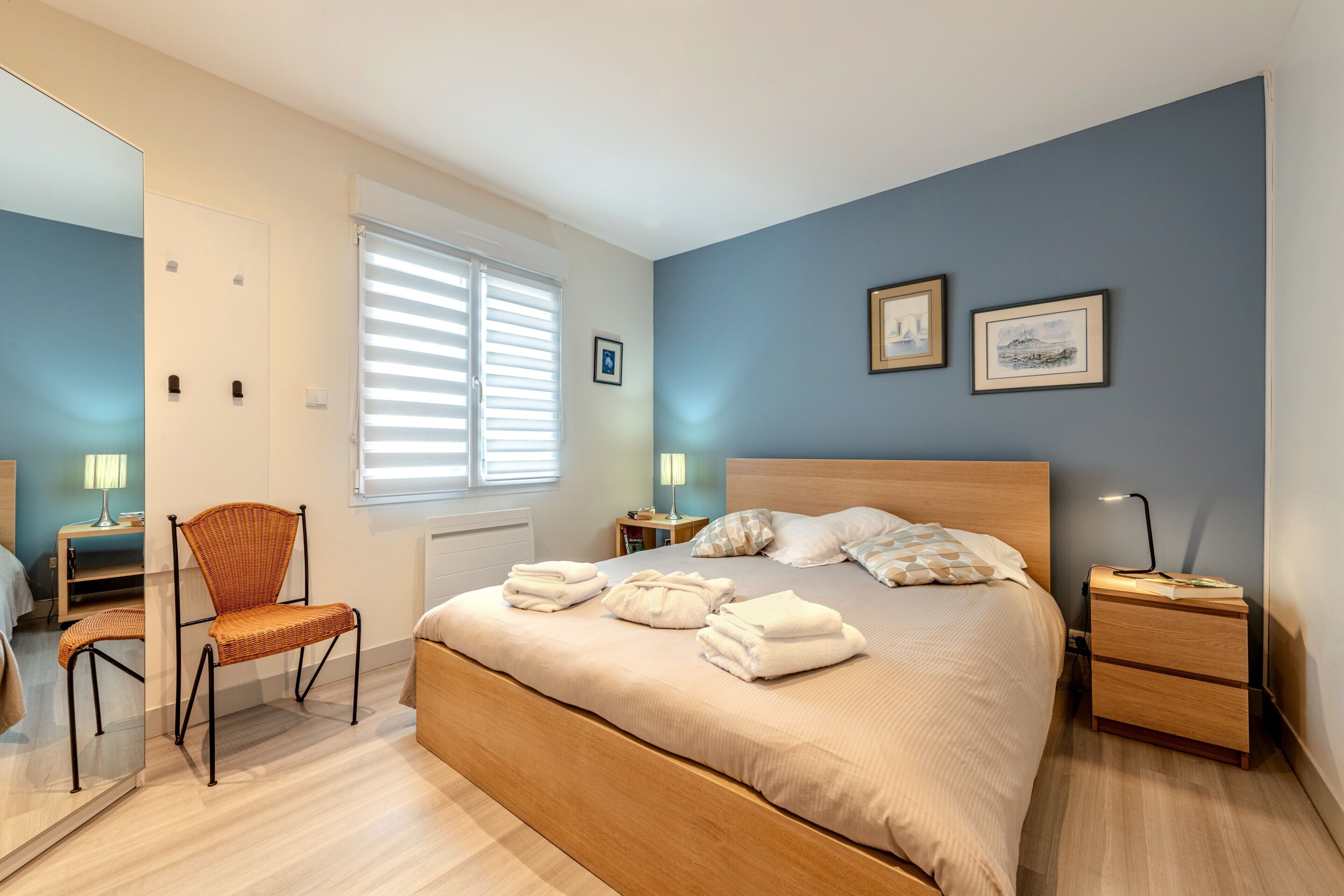 2 bedrooms, iron/ironing board, bed sheets