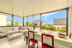 Interior - Holiday Home 'Maison 4 Pers 5kms De La Plage' with Private Terrace and Private Garden (Plouider)