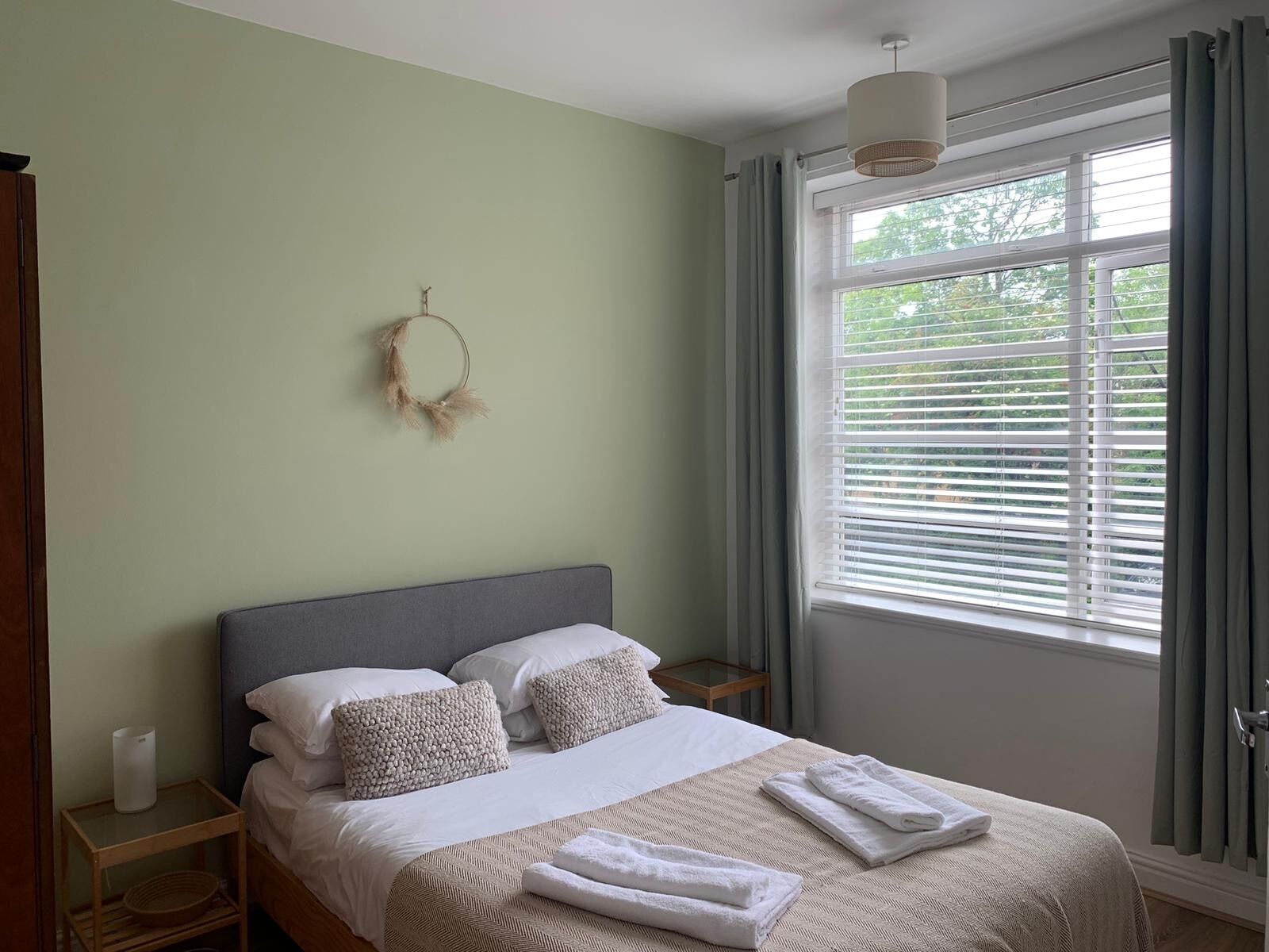 2 bedrooms, iron/ironing board, WiFi, bed sheets
