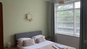 2 bedrooms, iron/ironing board, WiFi, bed sheets