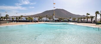 Vacation Studio 'El Palmeral' with Shared Pool, Wi-Fi and Air Conditioning
