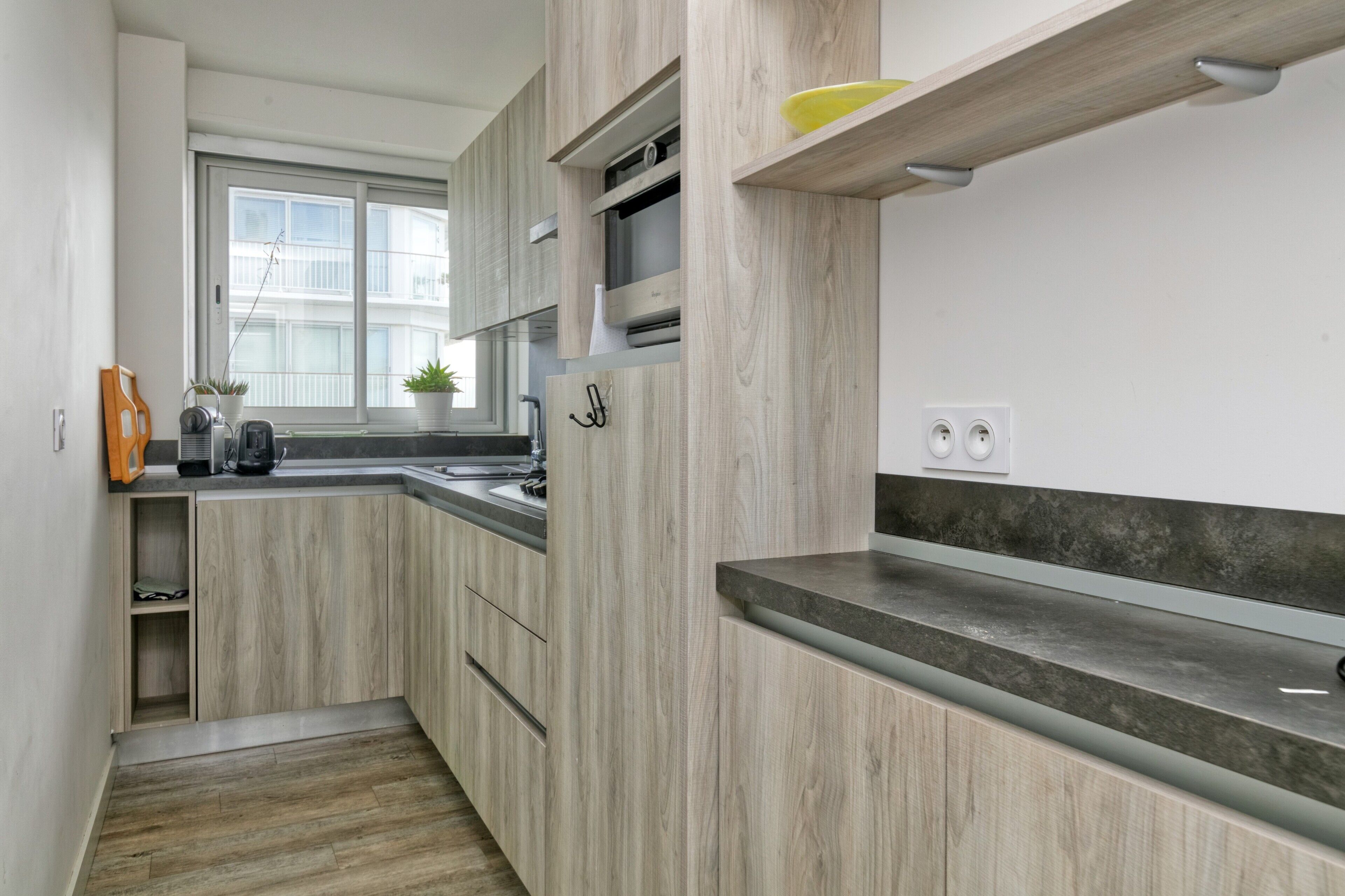 Køleskab, mikrobølgeovn, ovn, kogeplade