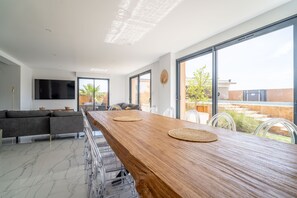 Dining - Holiday Home 'Villa Nina' with Mountain View, Wi-Fi and Air Conditioning (Mirepeisset)