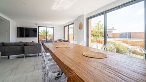 A modern kitchen with a wooden countertop, a built-in dishwasher, and a large window. - Holiday Home 'Villa Nina' with Mountain View, Wi-Fi and Air Conditioning (Mirepeisset)