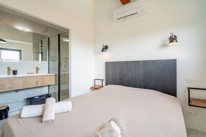 5 bedrooms, free WiFi, bed sheets