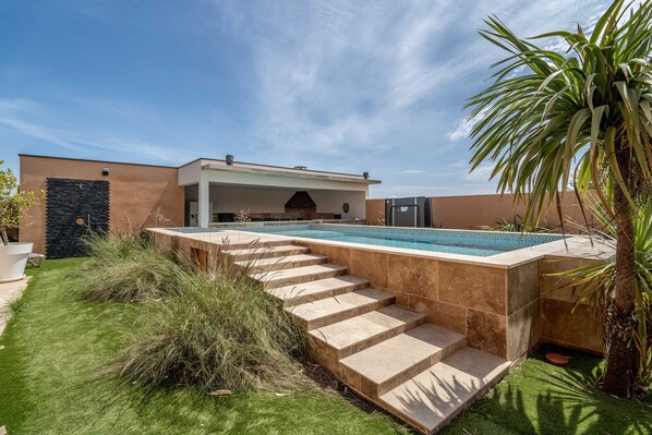 Property grounds - Holiday Home 'Villa Nina' with Mountain View, Wi-Fi and Air Conditioning (Mirepeisset)