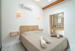 5 bedrooms, free WiFi, bed sheets - Holiday Home 'Villa Nina' with Mountain View, Wi-Fi and Air Conditioning (Mirepeisset)