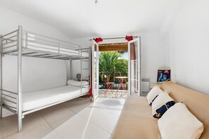 2 bedrooms, iron/ironing board, bed sheets