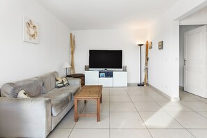 Fernseher, Stereoanlage