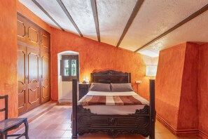 5 bedrooms, free WiFi, bed sheets