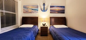 12 habitaciones, tabla de planchar con plancha y cuna de viaje