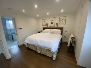 4 quartos, ferros/tábuas de passar roupa, Wi-Fi, roupa de cama