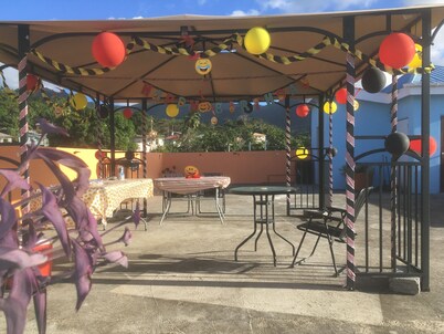 Sunset Plaza Apartments 4