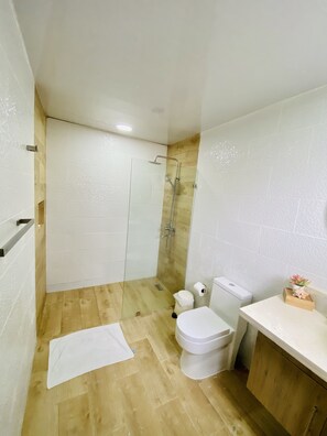Hair dryer, towels, soap, toilet paper -  Beach/ Pool Apartment Cadaques Bayahibe (República Dominicana)