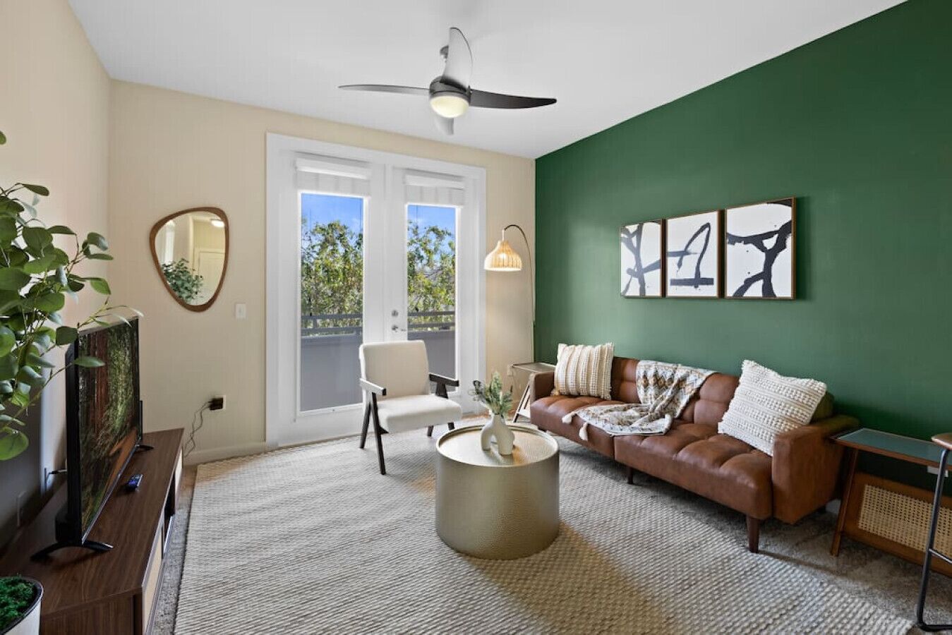 Pool - Gym - FREE parking - Luxury king suite - 10