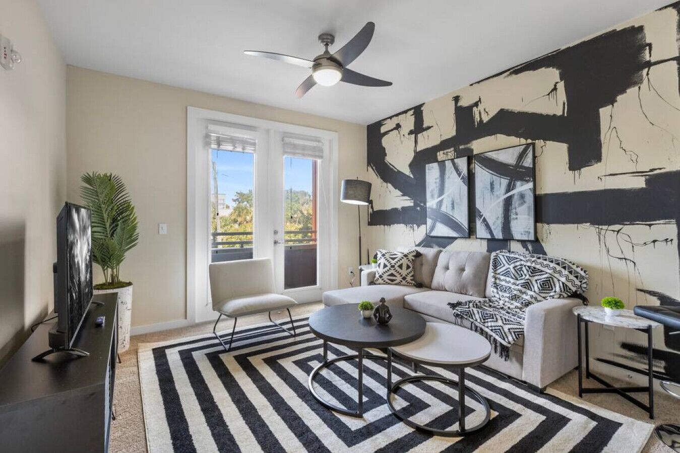 Pool - Gym - FREE parking - Luxury king suite - 11