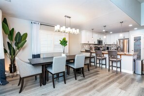 Dining - Charming Home Retreat Fresno, CA - 4 Bed 2 Baths (FRESNO)