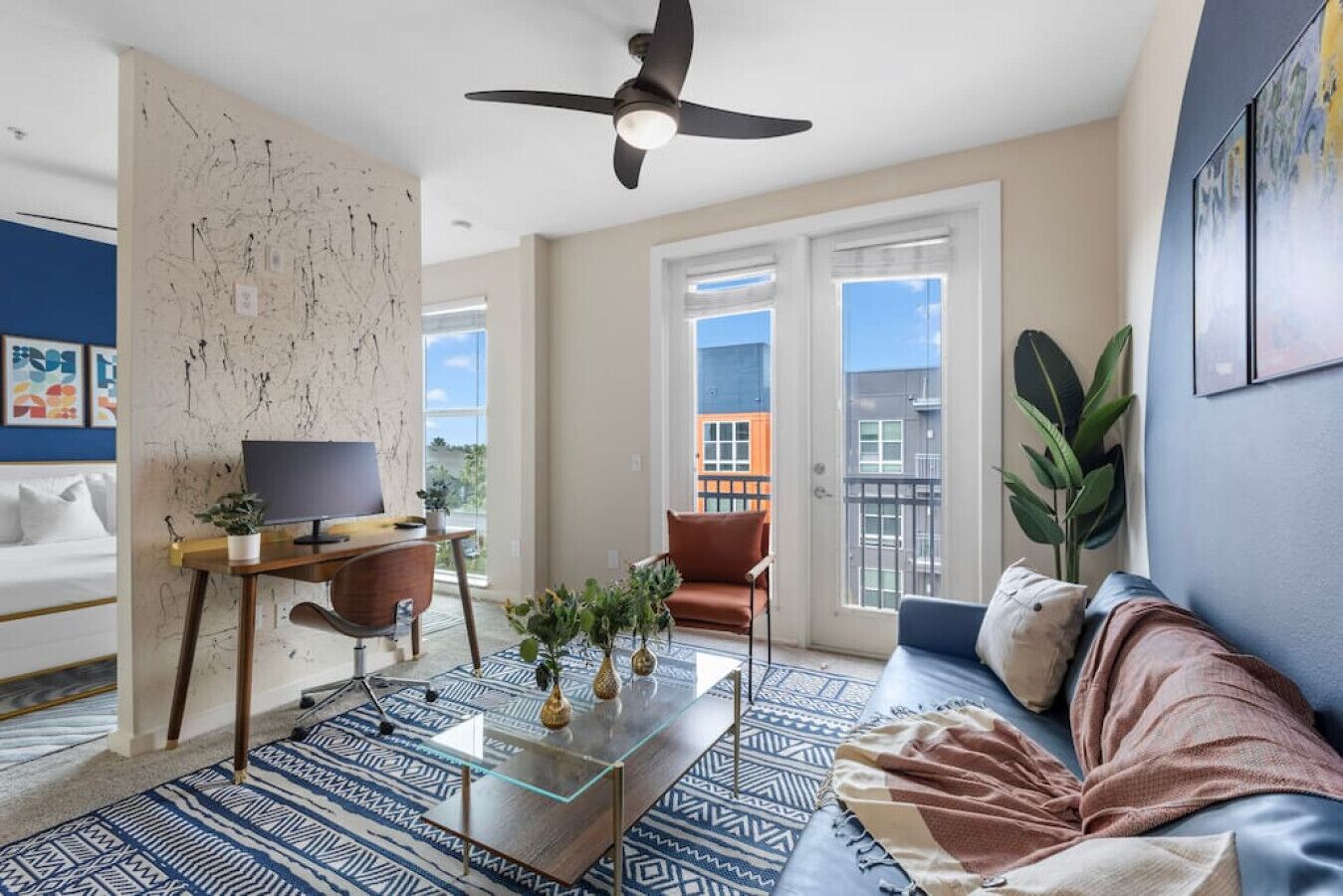 Downtown Penthouse | Pool | Gym | FREE parking E