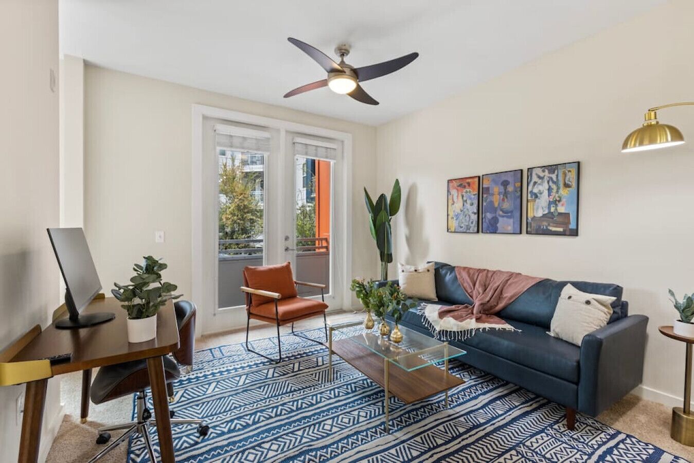 Downtown Luxury APT | Pool | Gym | FREE parking E