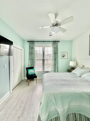 3 bedrooms, iron/ironing board, WiFi, bed sheets - Sprawling Luxe 3BR+,3 rows to Ocean, fish in pond! (North Myrtle Beach)