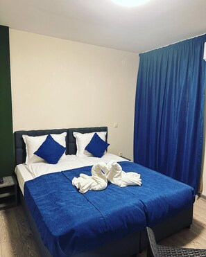 12 bedrooms, WiFi, bed sheets