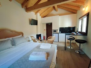1 bedroom, internet, bed sheets