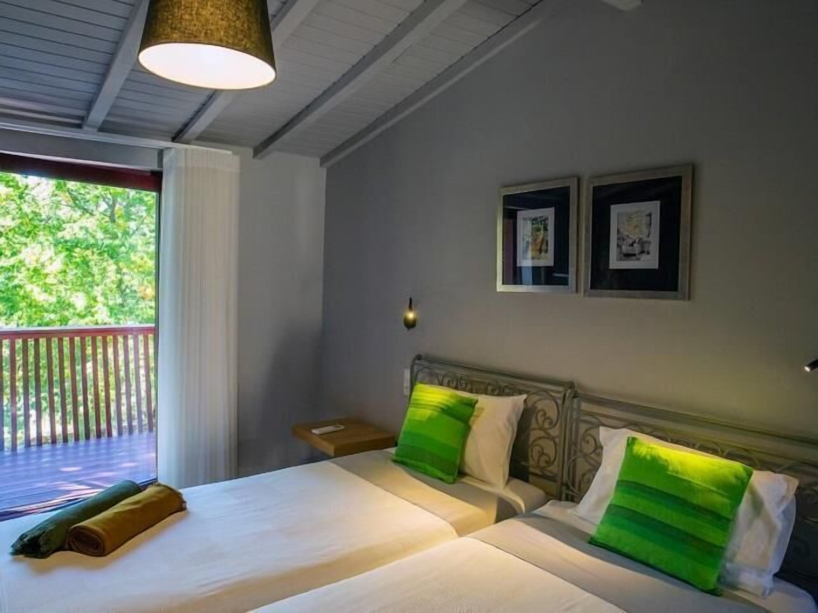 12 bedrooms, internet, bed sheets