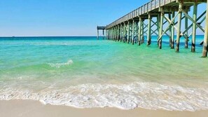 Beach - 4806 Hispaniola St. 3 Kings - 4 Twins - Private Heated Pool! 2 Minute Walk to the Sand! (Panama City Beach)