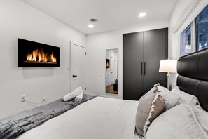 4 bedrooms, desk, iron/ironing board, travel crib