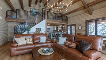 Una Smart TV, una chimenea