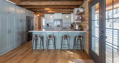Alpine Hollow ~Gorgeous kitchen ~Hot tub ~Views! ~Perfect Location on 3 acres