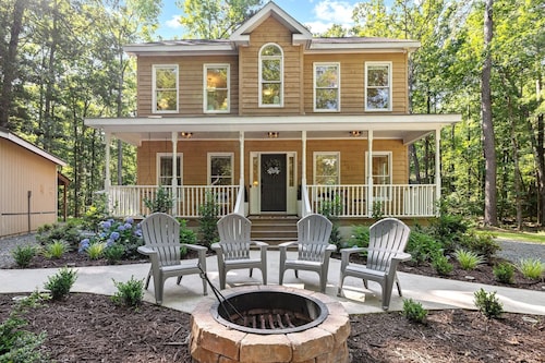 The Perfect Getaway on 2.5 Acres in Hillsborough