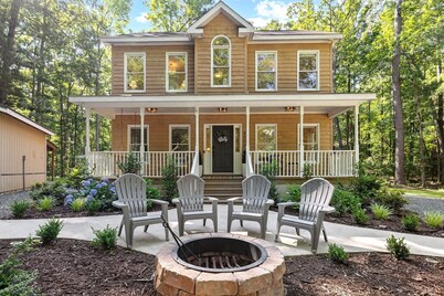 The Perfect Getaway on 2.5 Acres in Hillsborough